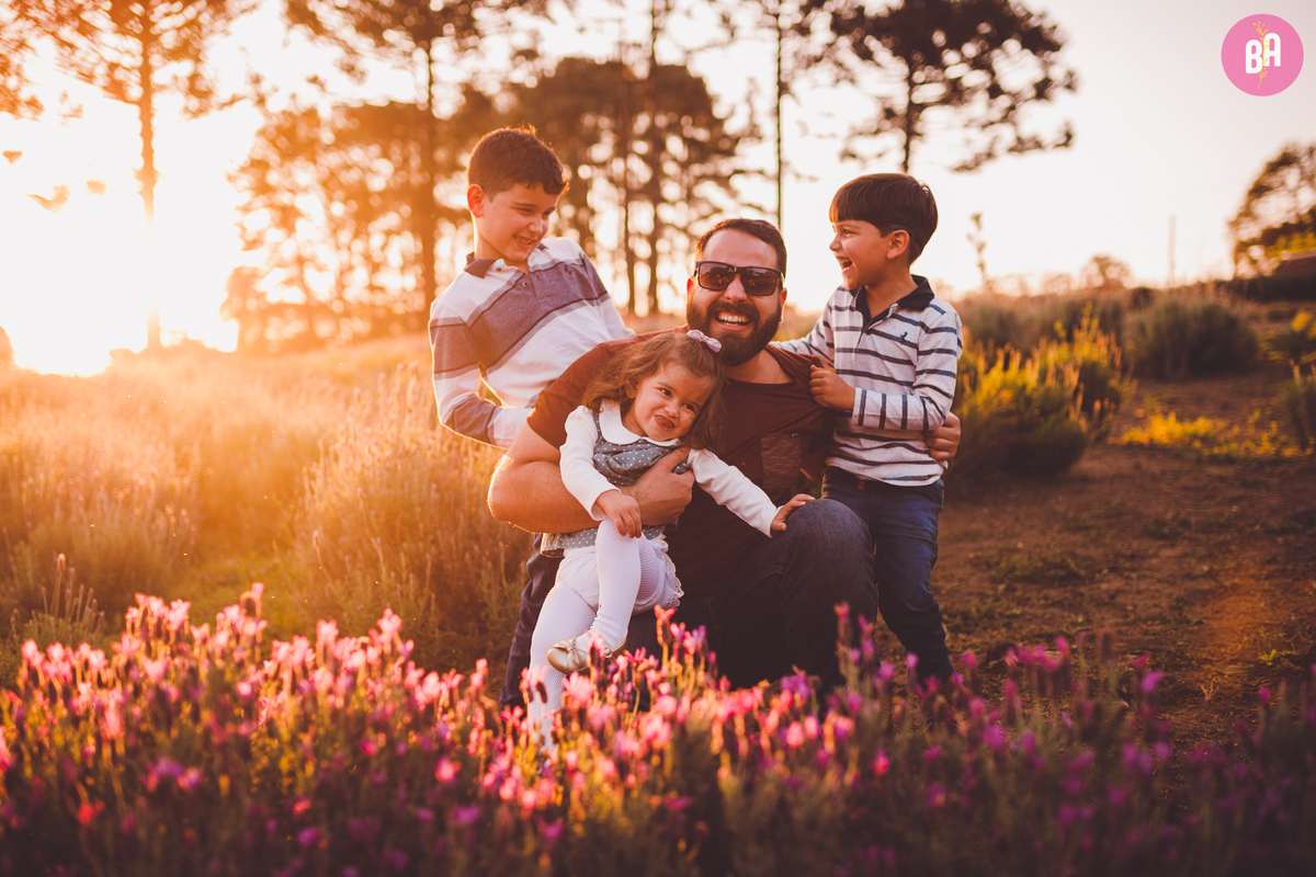 fotografa familia curitiba - ensaio com animais colônia witmarsun e lavadario 
externo por do sol