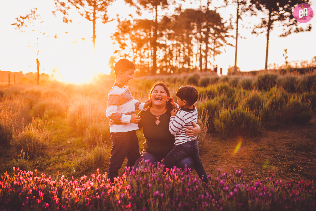 fotografa familia curitiba - ensaio com animais colônia witmarsun e lavadario 
externo por do sol