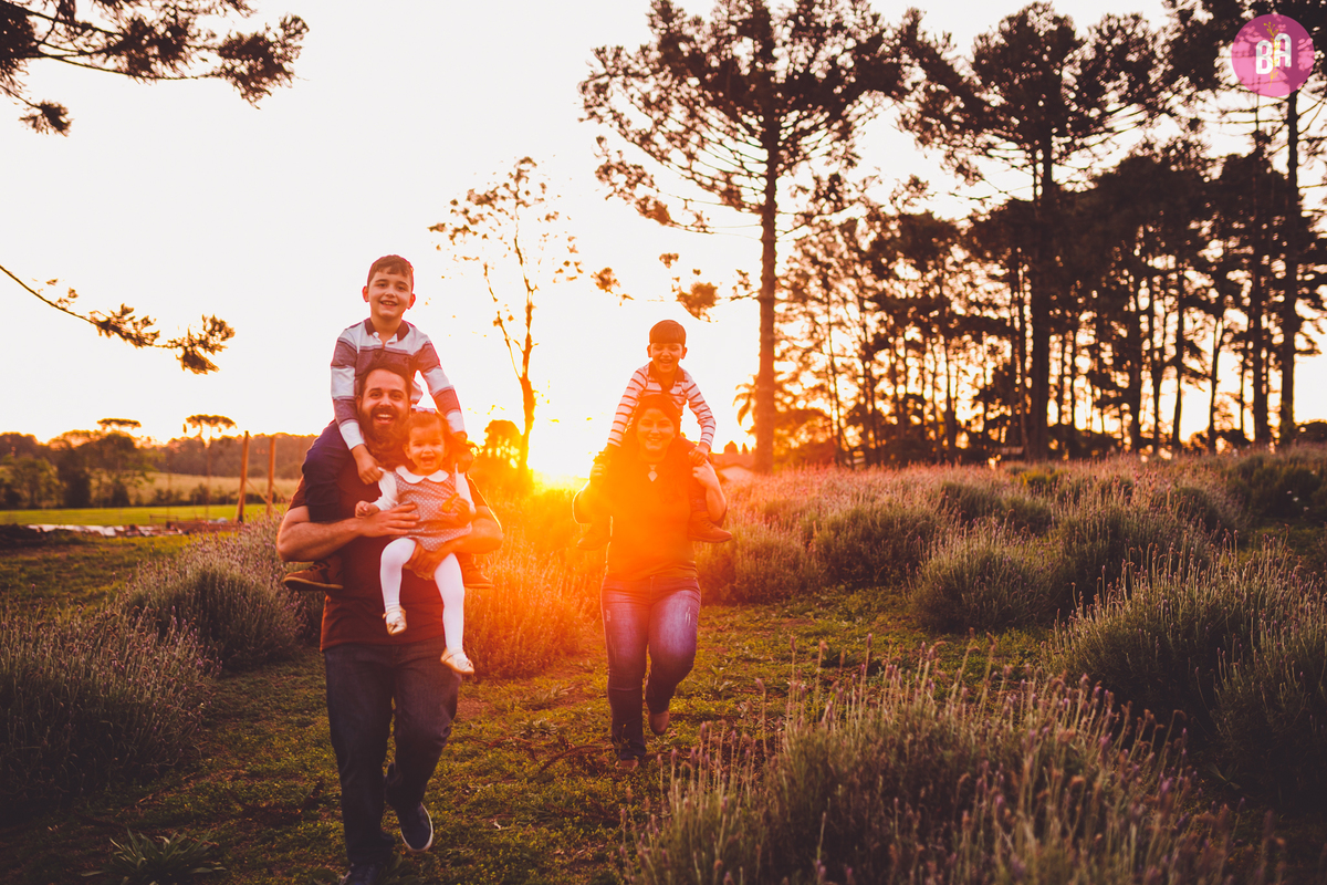 fotografa familia curitiba - ensaio com animais colônia witmarsun e lavadario 
externo por do sol