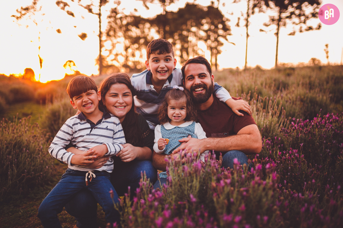 fotografa familia curitiba - ensaio com animais colônia witmarsun e lavadario 
externo por do sol