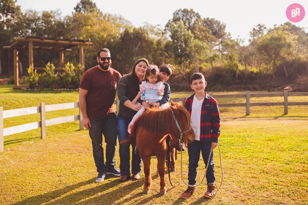 fotografa familia curitiba - ensaio com animais colônia witmarsun e lavadario 
externo por do sol