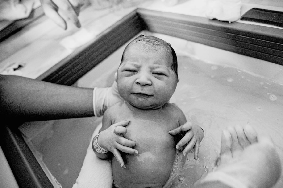 fotografa nascimentos em Curitiba - hospital Santa Cruz casaria menina 