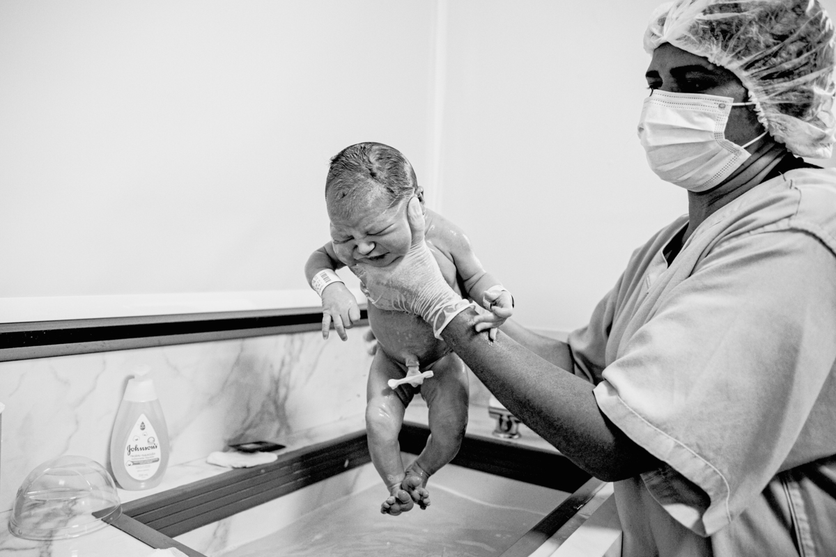 fotografa nascimentos em Curitiba - hospital Santa Cruz casaria menina 
