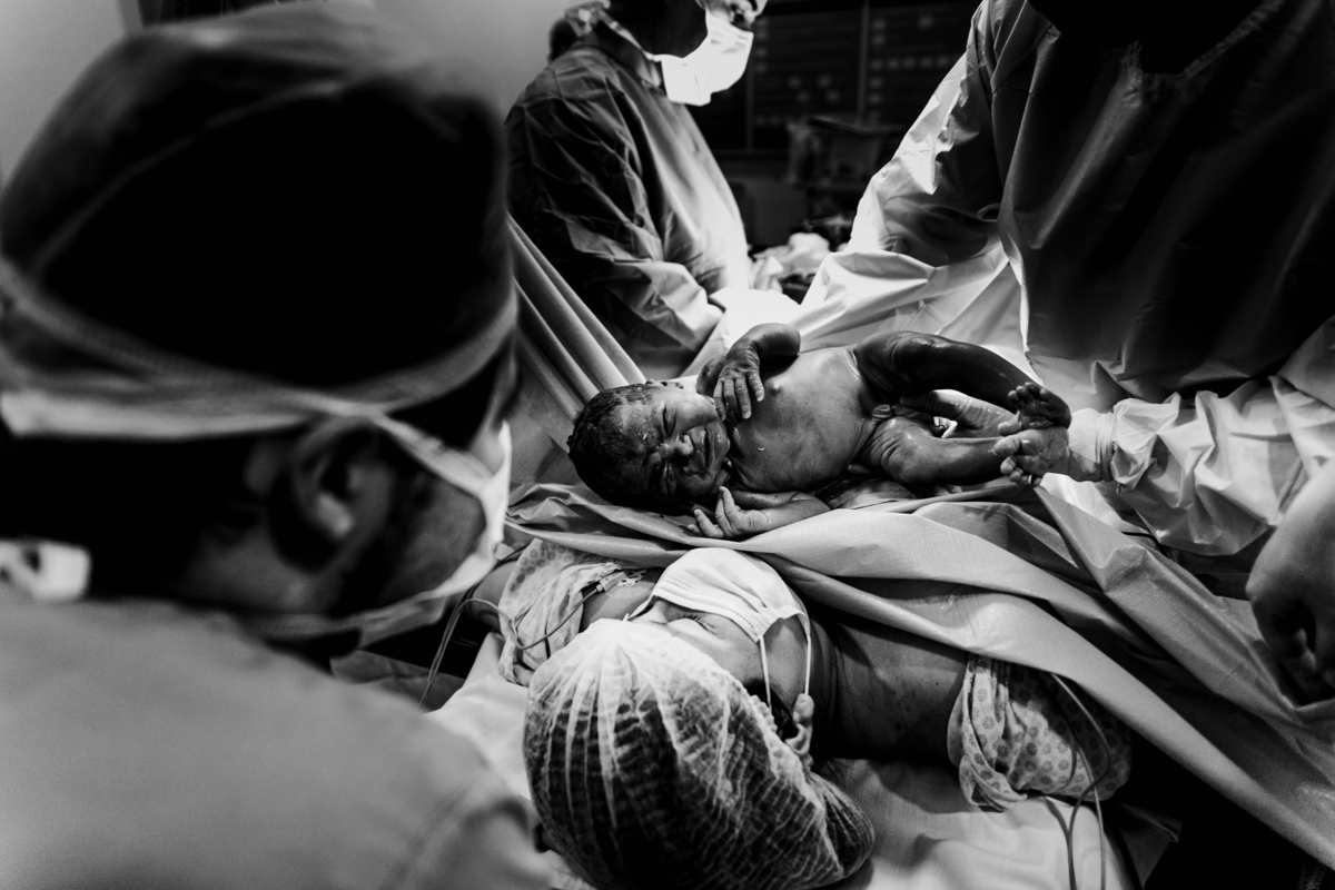 fotografa nascimentos em Curitiba - hospital Santa Cruz casaria menina 