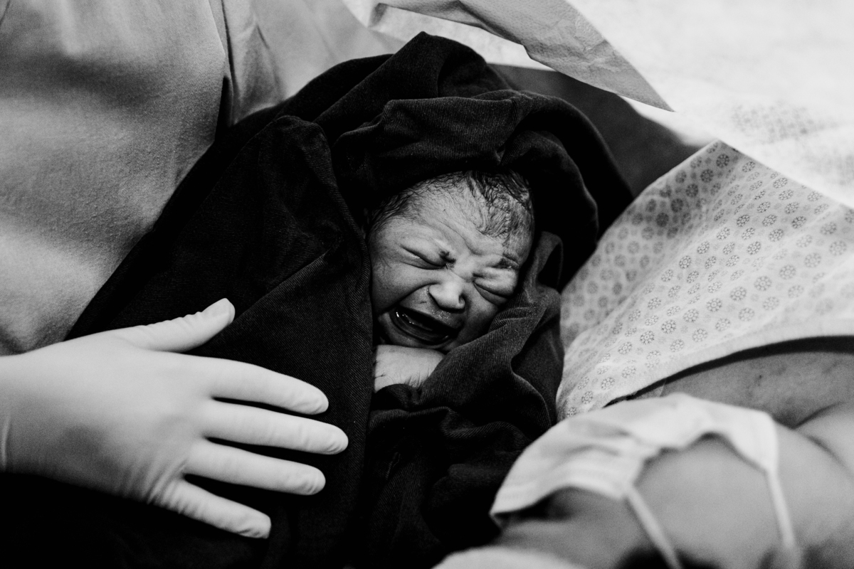 fotografa nascimentos em Curitiba - hospital Santa Cruz casaria menina 