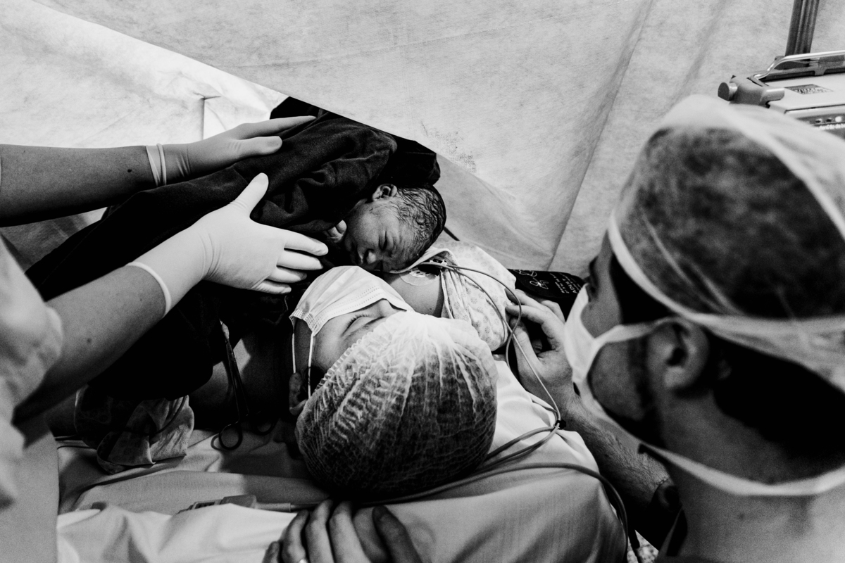 fotografa nascimentos em Curitiba - hospital Santa Cruz casaria menina 