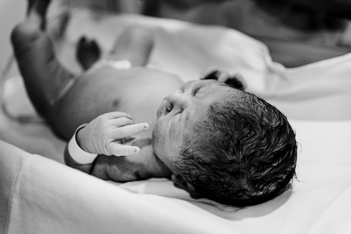 fotografa nascimentos em Curitiba - hospital Santa Cruz casaria menina 