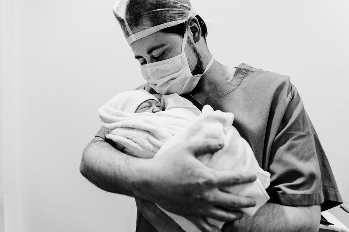 fotografa nascimentos em Curitiba - hospital Santa Cruz casaria menina 