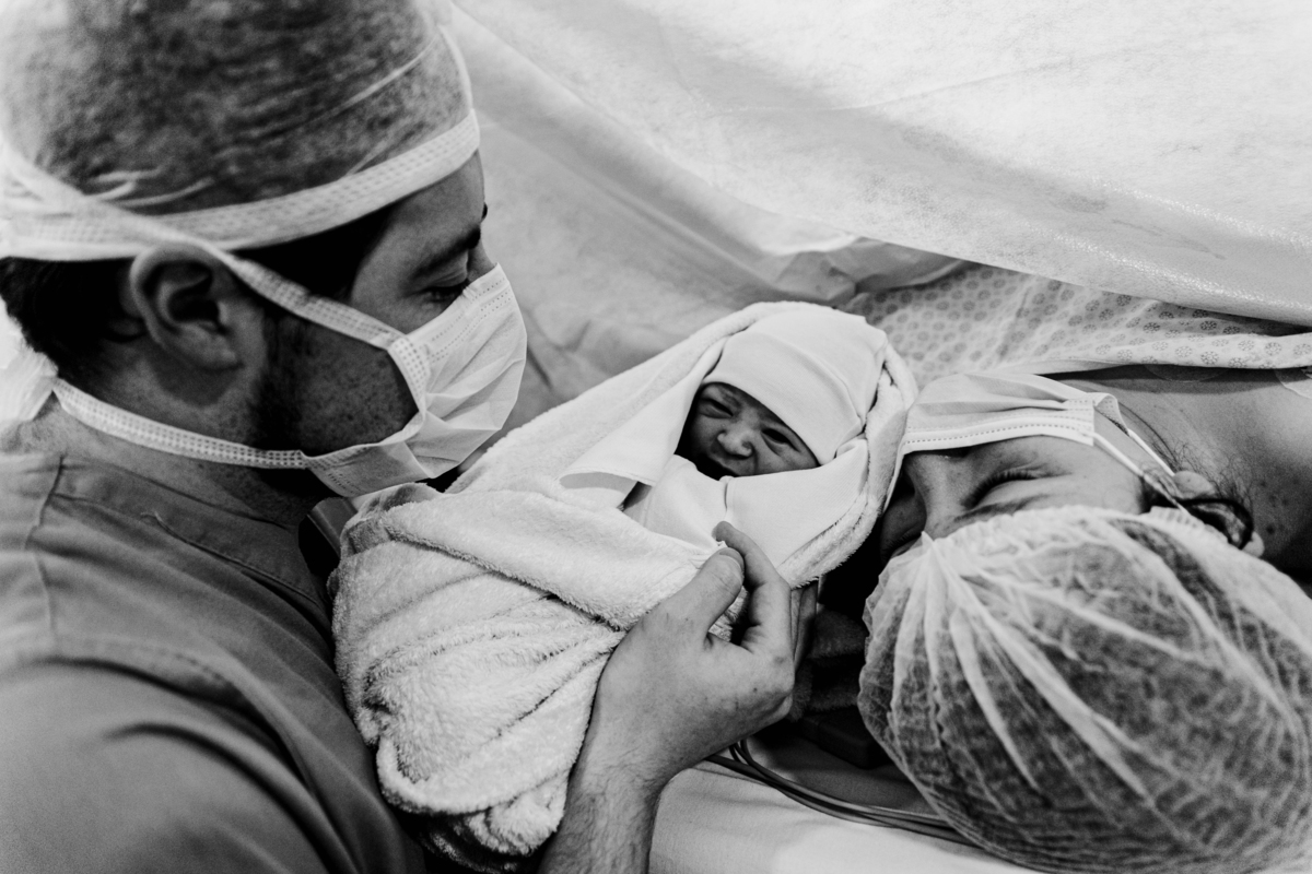 fotografa nascimentos em Curitiba - hospital Santa Cruz casaria menina 