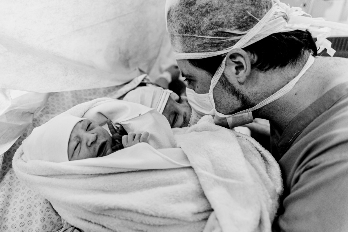 fotografa nascimentos em Curitiba - hospital Santa Cruz casaria menina 