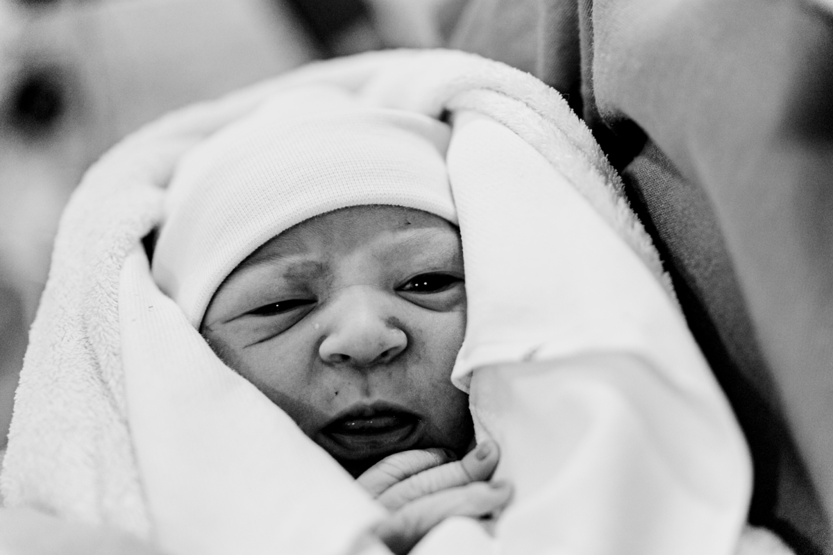 fotografa nascimentos em Curitiba - hospital Santa Cruz casaria menina 