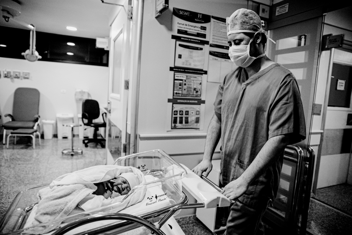 fotografa nascimentos em Curitiba - hospital Santa Cruz casaria menina 