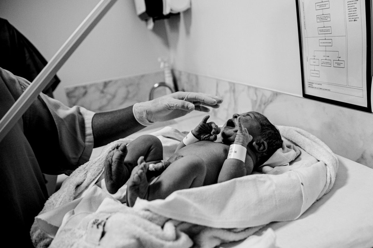 fotografa nascimentos em Curitiba - hospital Santa Cruz casaria menina 
