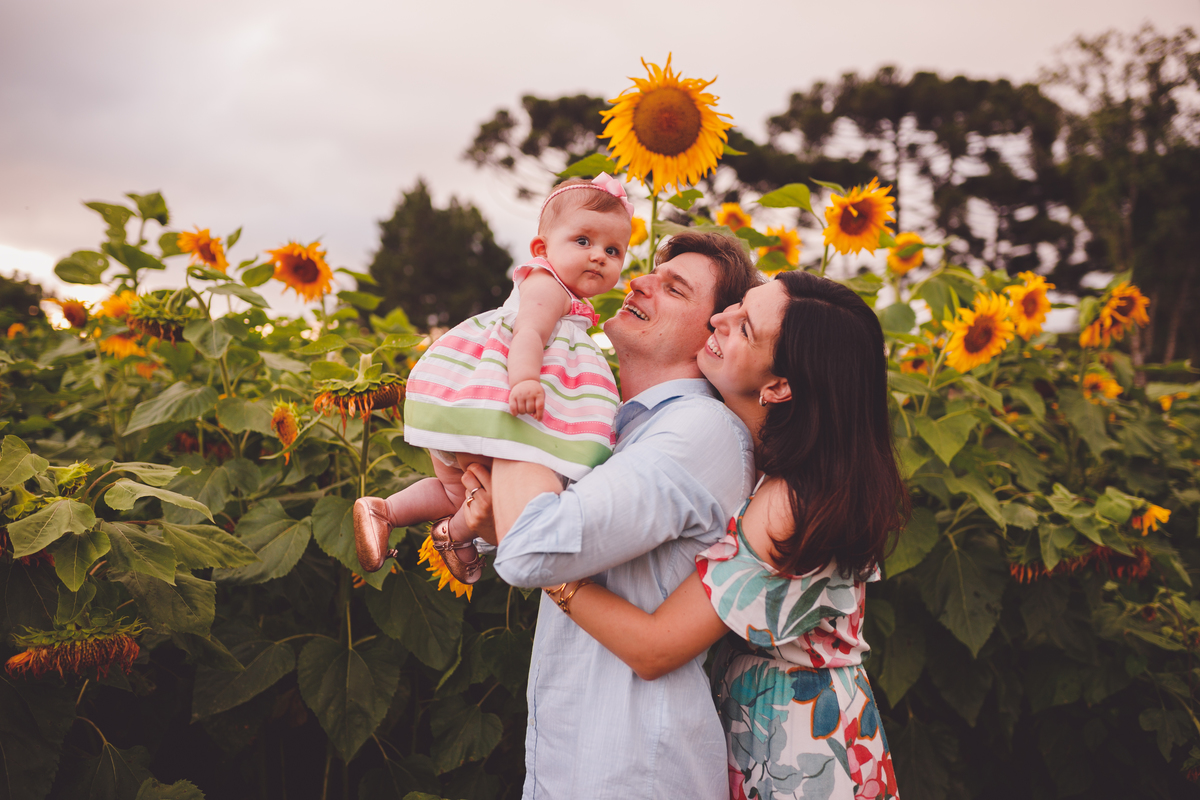 fotografa familia curitiba - ensaio no campo girassol