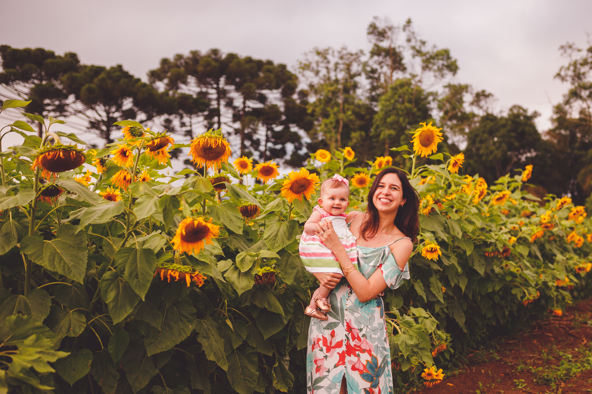 fotografa familia curitiba - ensaio no campo girassol