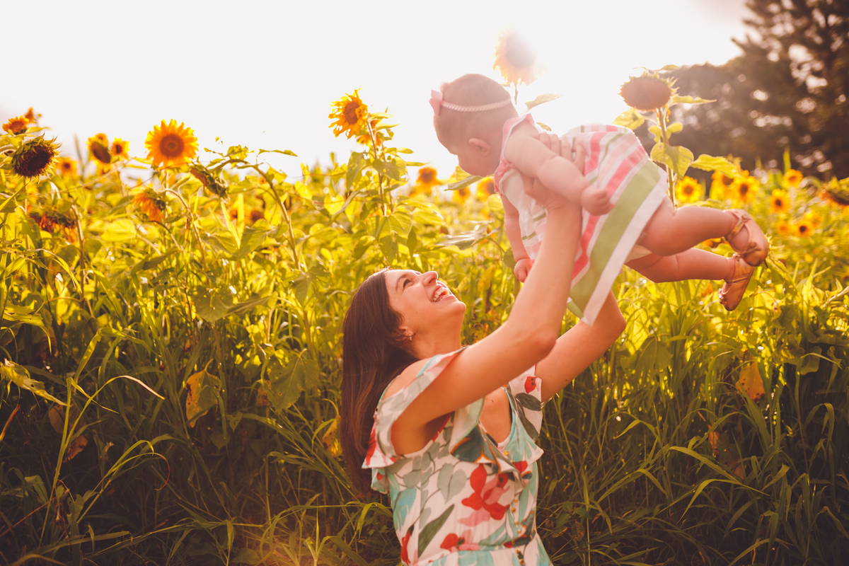 fotografa familia curitiba - ensaio no campo girassol