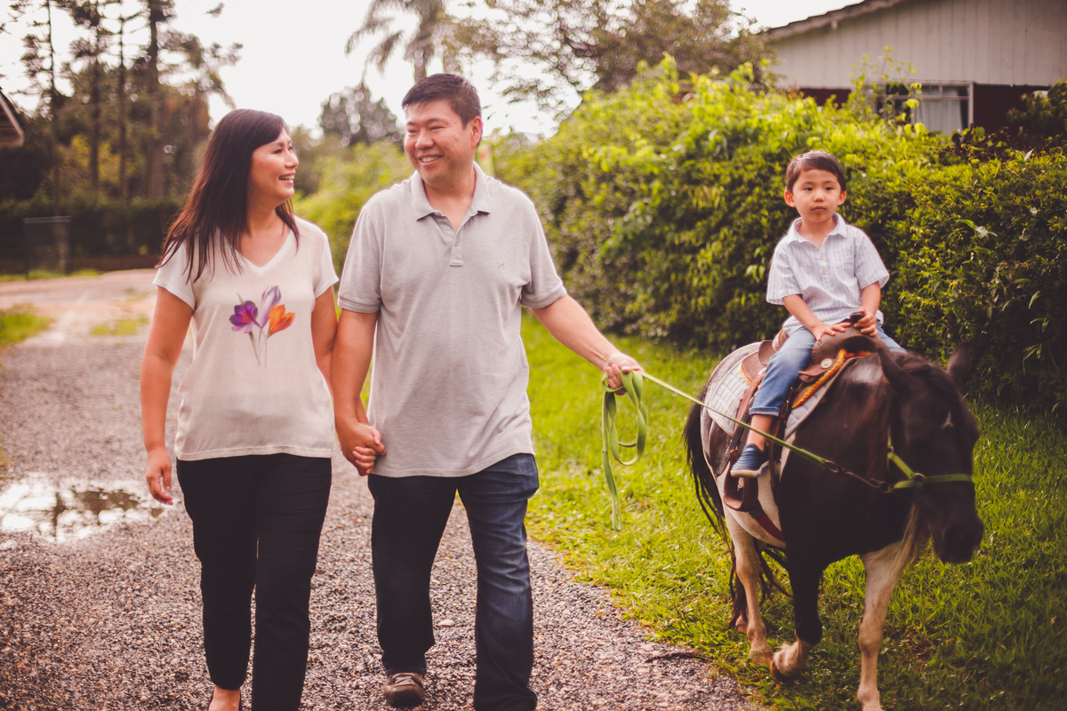 fotografa familia curitiba - Lucas na fazenda vila dos animais