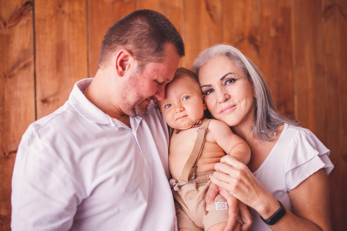 fotografa familia curitiba - smash the cake Lucca bolo no estudio