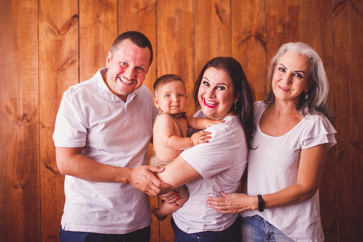 fotografa familia curitiba - smash the cake Lucca bolo no estudio