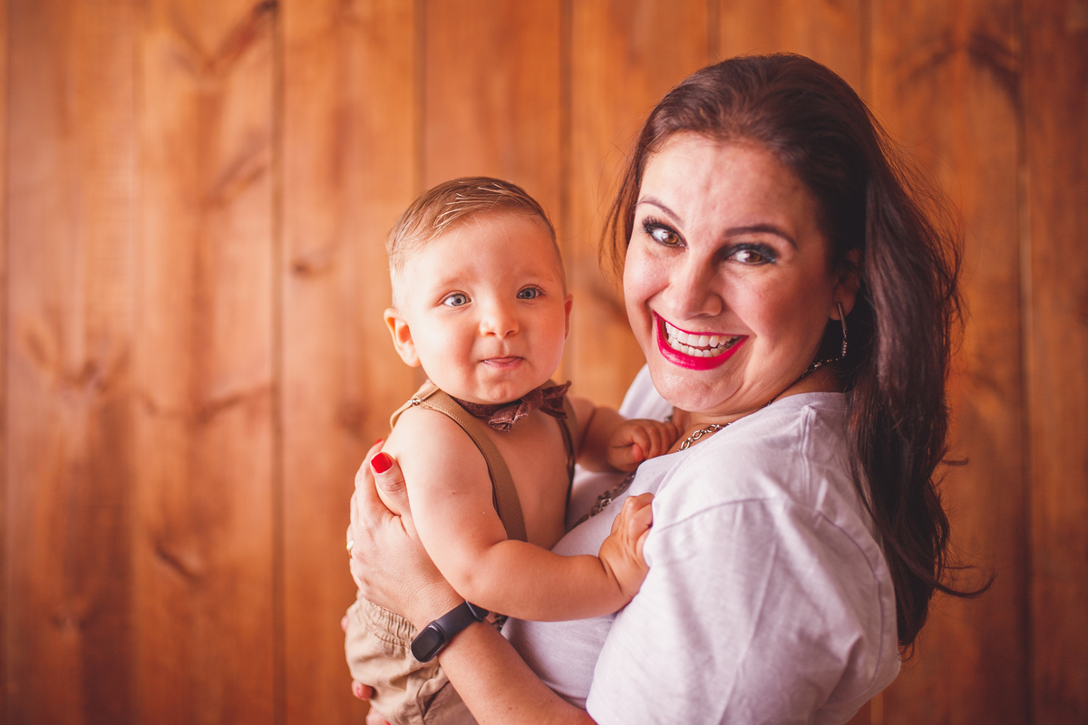 fotografa familia curitiba - smash the cake Lucca bolo no estudio