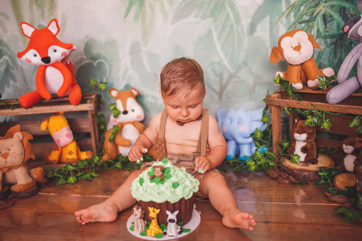 fotografa familia curitiba - smash the cake Lucca bolo no estudio