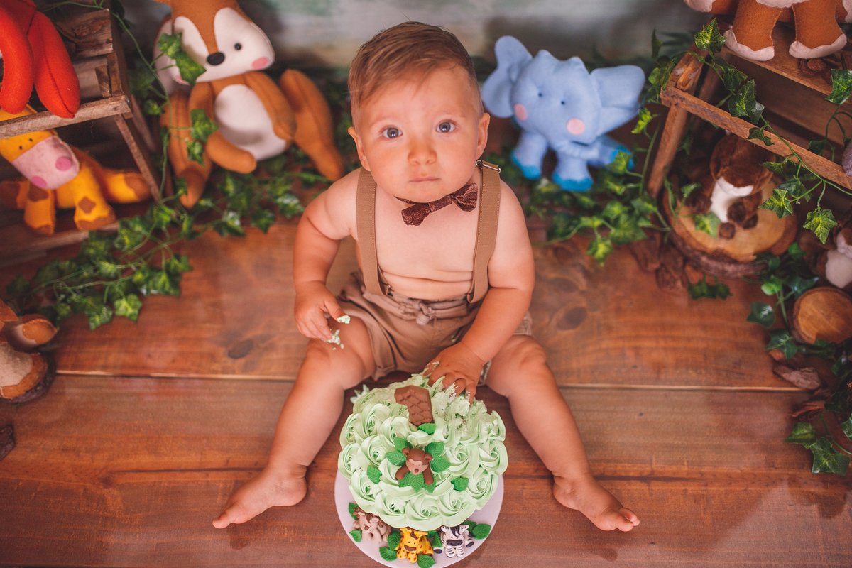 fotografa familia curitiba - smash the cake Lucca bolo no estudio