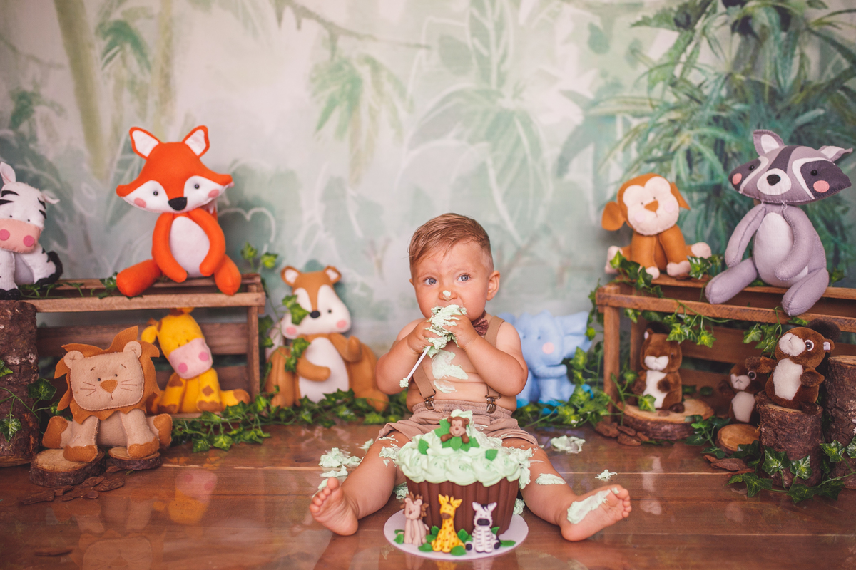 fotografa familia curitiba - smash the cake Lucca bolo no estudio