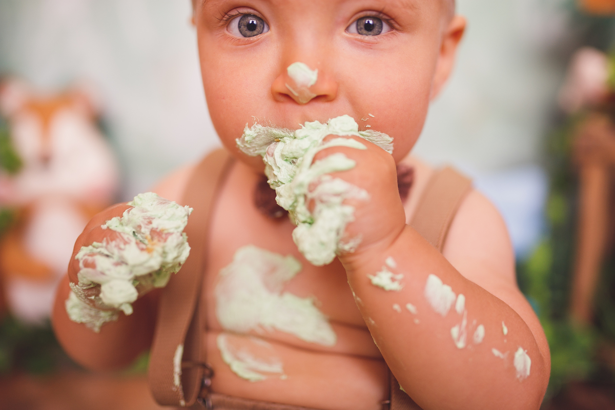 fotografa familia curitiba - smash the cake Lucca bolo no estudio