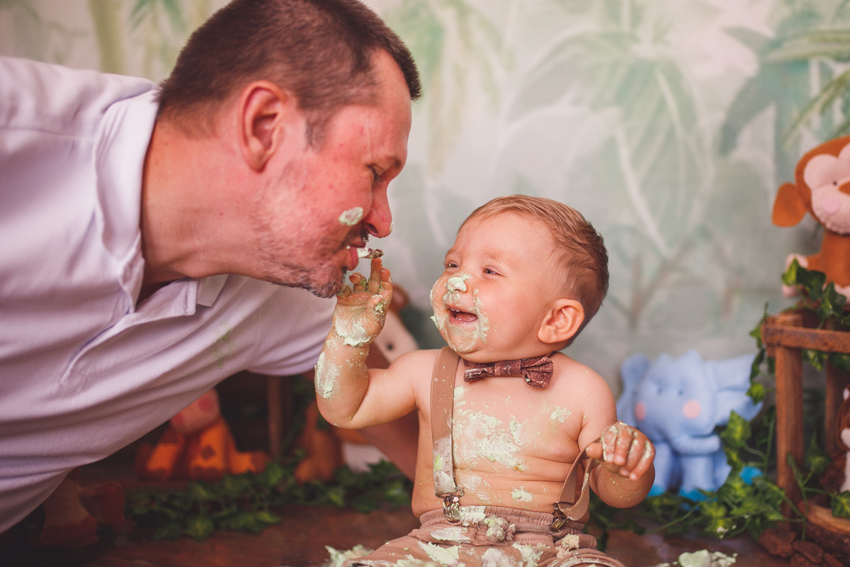 fotografa familia curitiba - smash the cake Lucca bolo no estudio