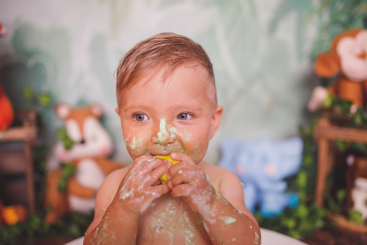 fotografa familia curitiba - smash the cake Lucca bolo no estudio
