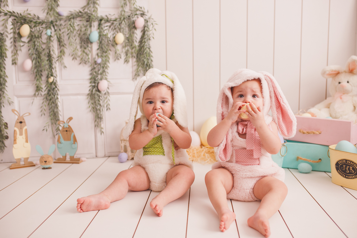 fotografa familia curitiba - ensaio estudio Pascoa gemeos