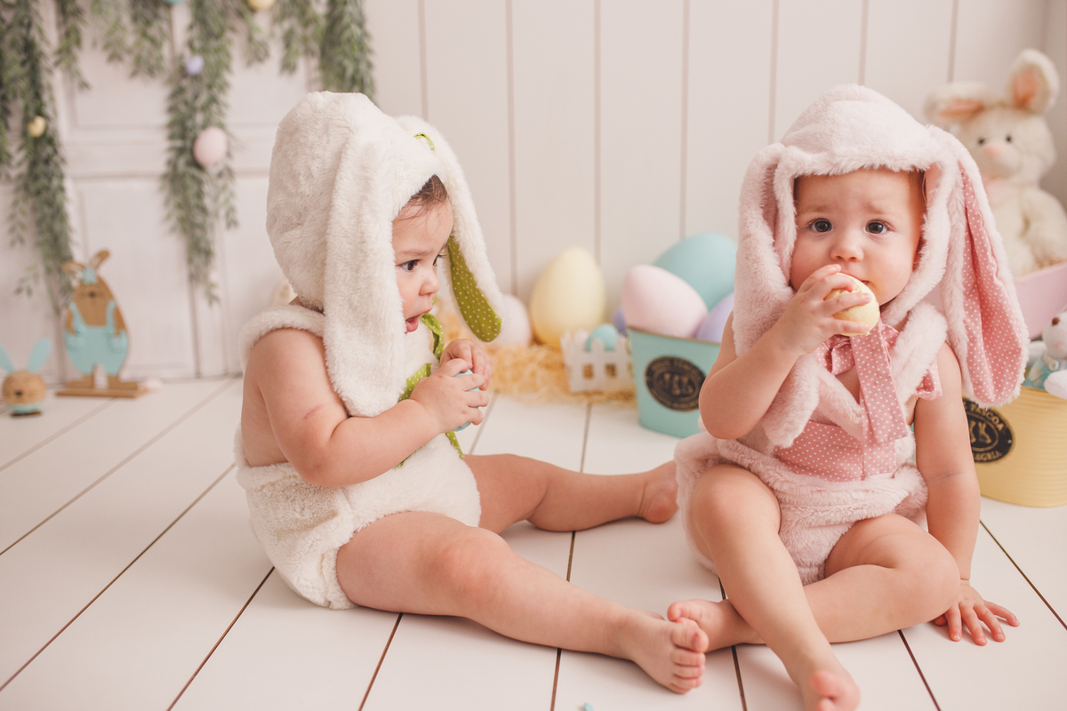 fotografa familia curitiba - ensaio estudio Pascoa gemeos