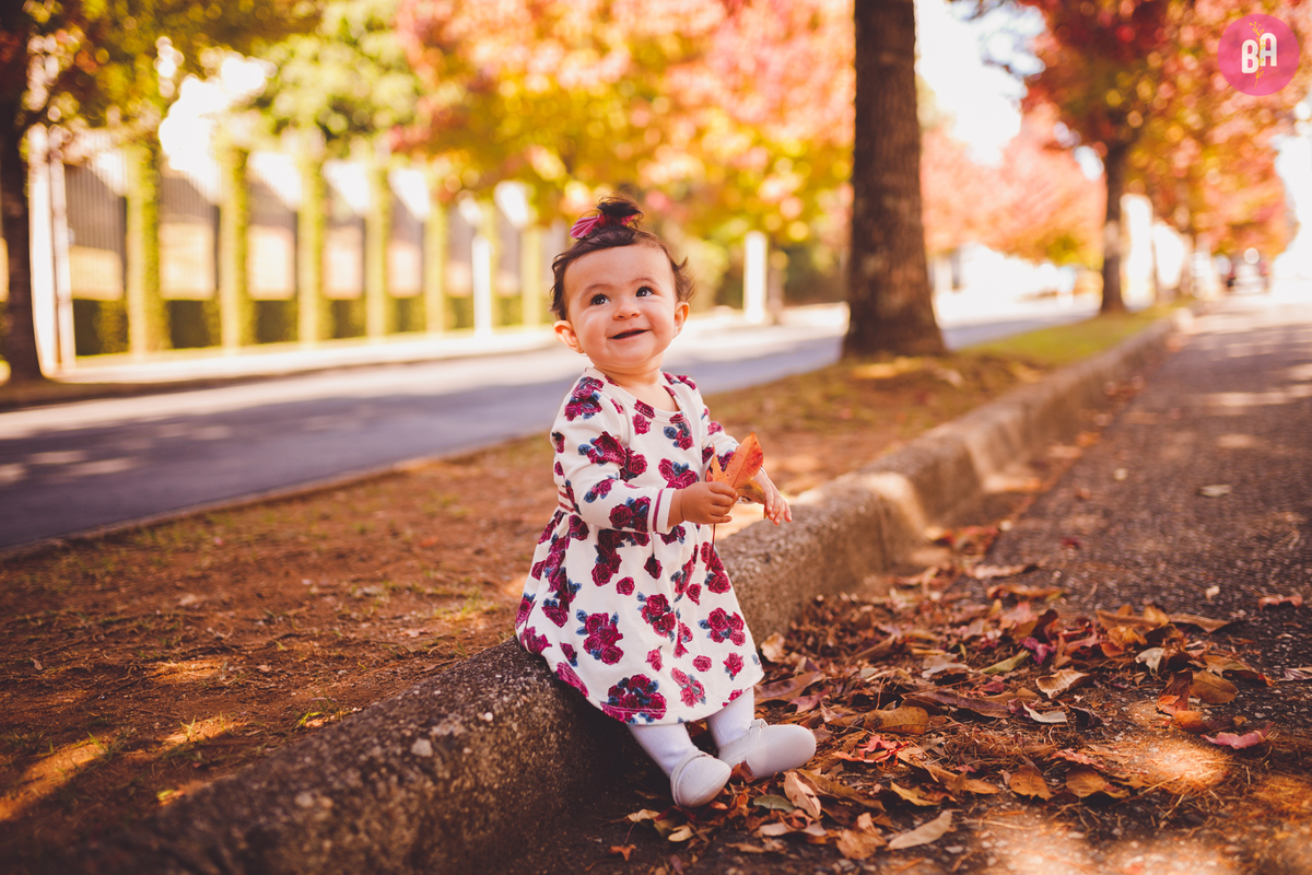fotografa familia curitiba - ensaio externo outono canaleta ônibus 