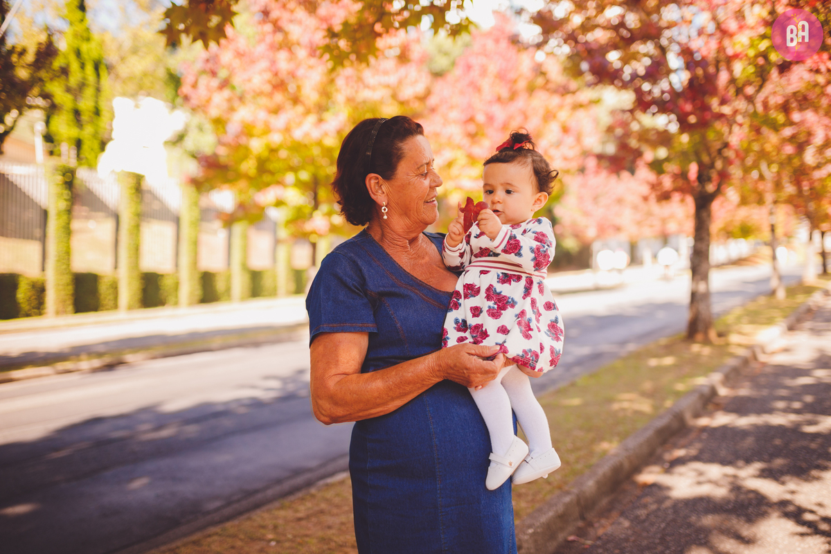 fotografa familia curitiba - ensaio externo outono canaleta ônibus 