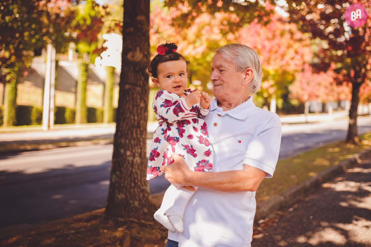 fotografa familia curitiba - ensaio externo outono canaleta ônibus 