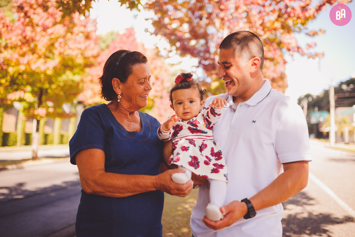 fotografa familia curitiba - ensaio externo outono canaleta ônibus 