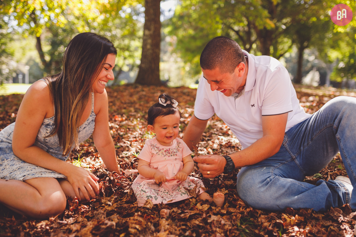 fotografa familia curitiba - ensaio externo outono canaleta ônibus 
