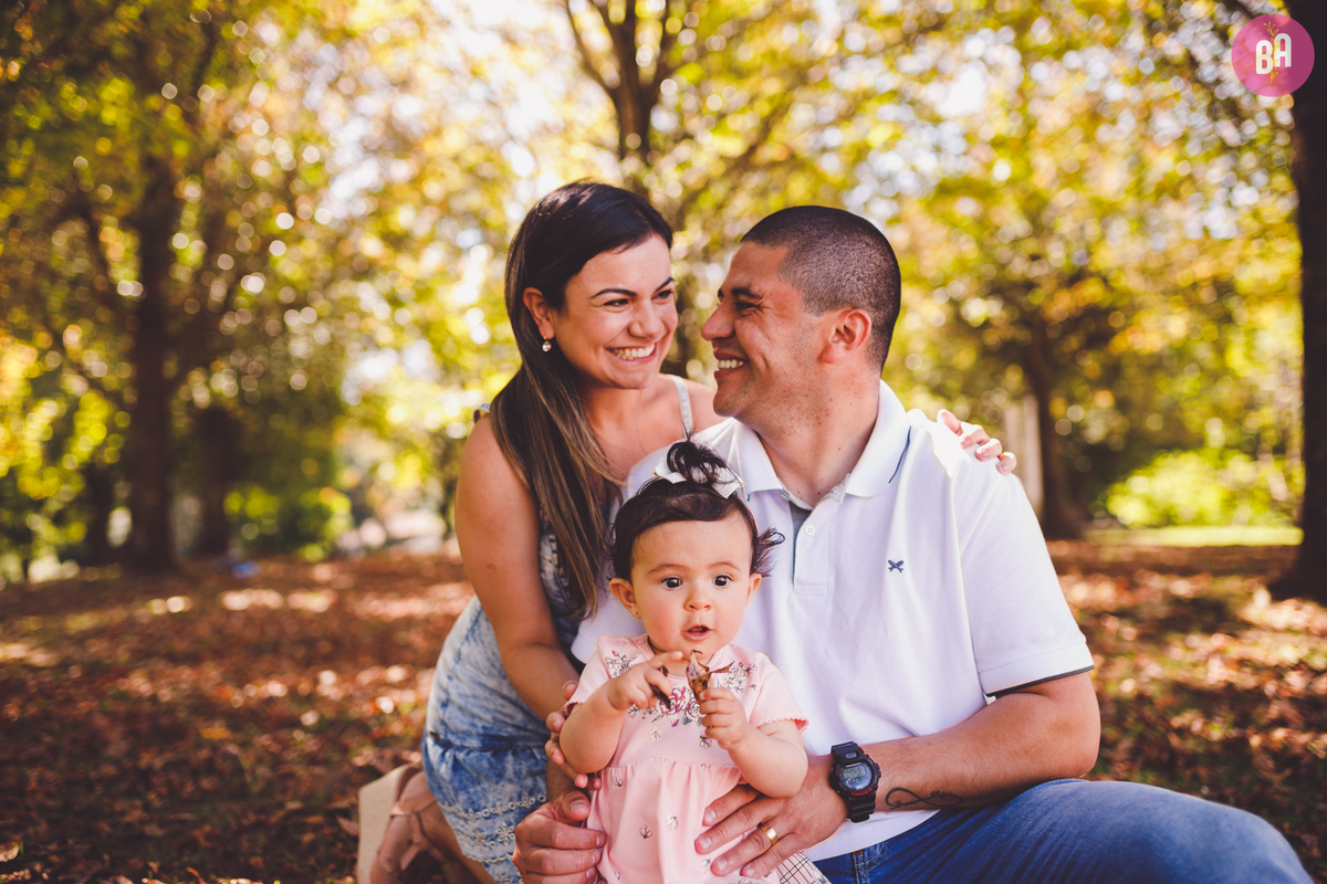 fotografa familia curitiba - ensaio externo outono canaleta ônibus 