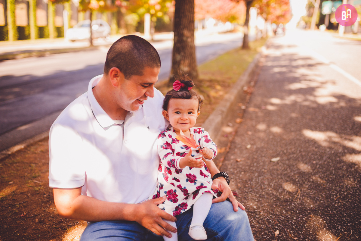 fotografa familia curitiba - ensaio externo outono canaleta ônibus 