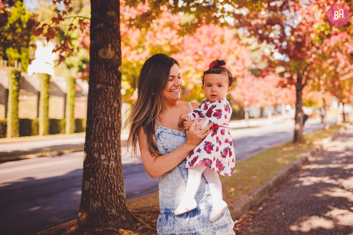 fotografa familia curitiba - ensaio externo outono canaleta ônibus 