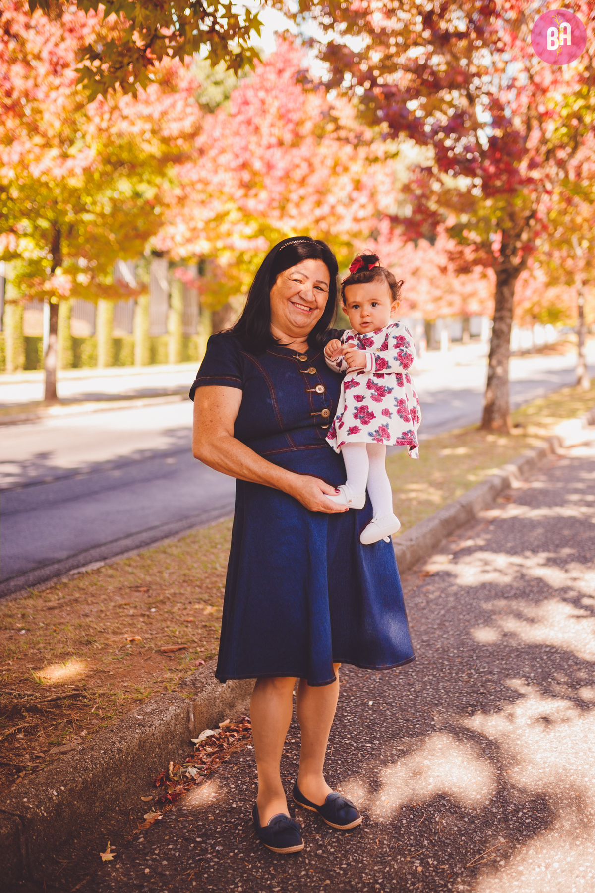 fotografa familia curitiba - ensaio externo outono canaleta ônibus 