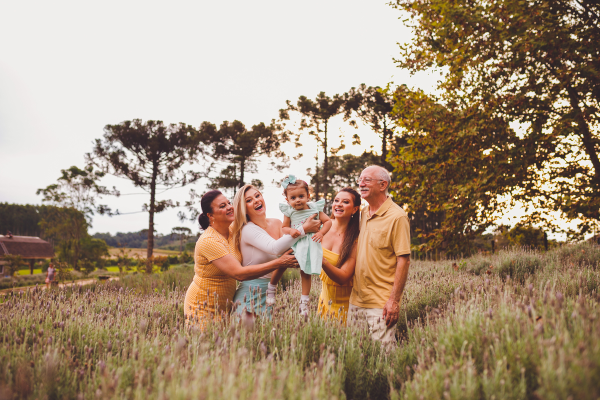 fotografa familia Curitiba - ensaio externo campo lavanda 