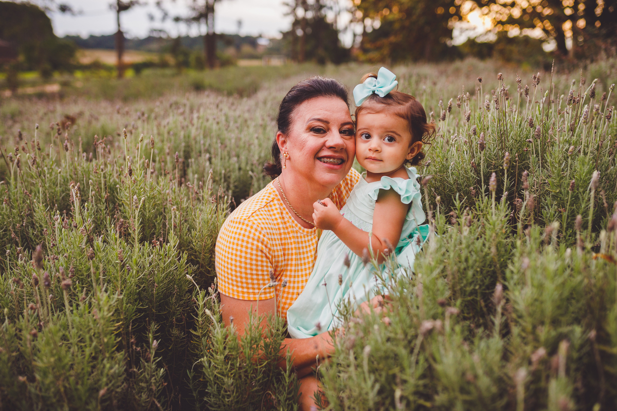 fotografa familia Curitiba - ensaio externo campo lavanda 