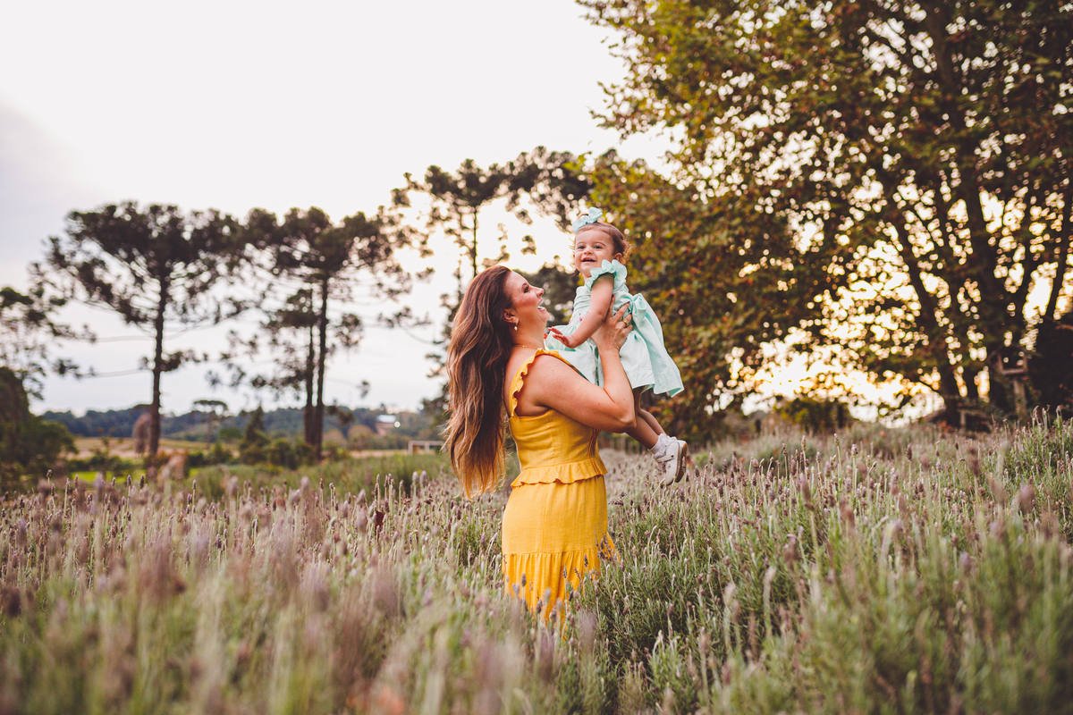 fotografa familia Curitiba - ensaio externo campo lavanda 