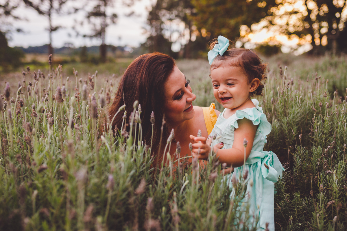 fotografa familia Curitiba - ensaio externo campo lavanda 