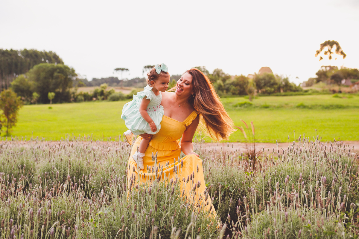 fotografa familia Curitiba - ensaio externo campo lavanda 