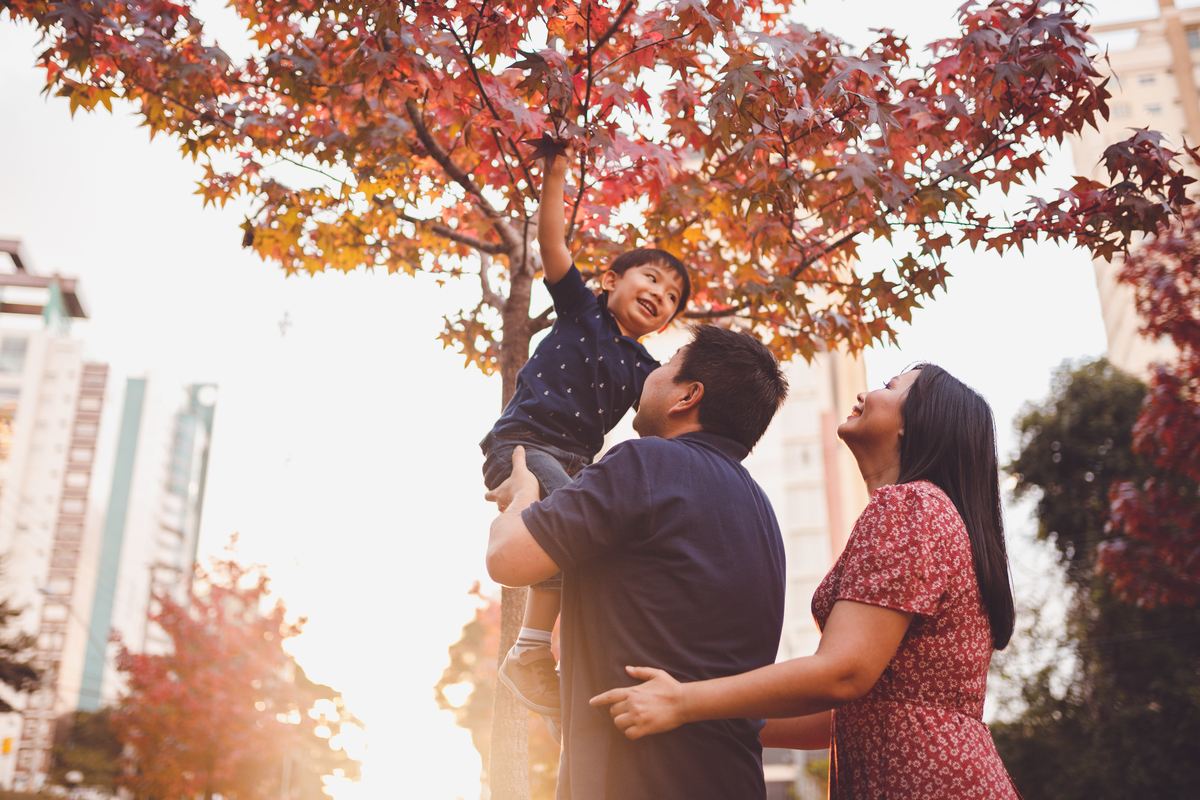 fotografa familia curitiba - ensaio outono canaleta onibus