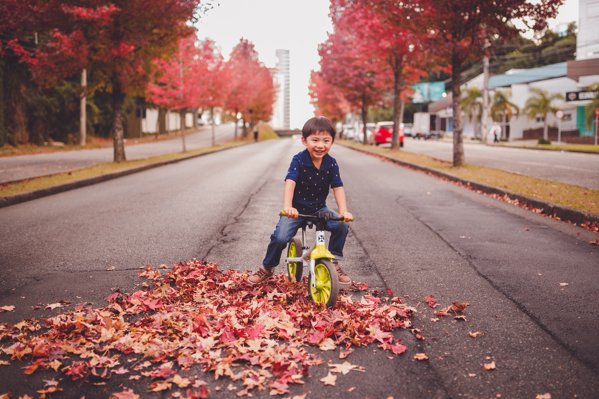 fotografa familia curitiba - ensaio outono canaleta onibus