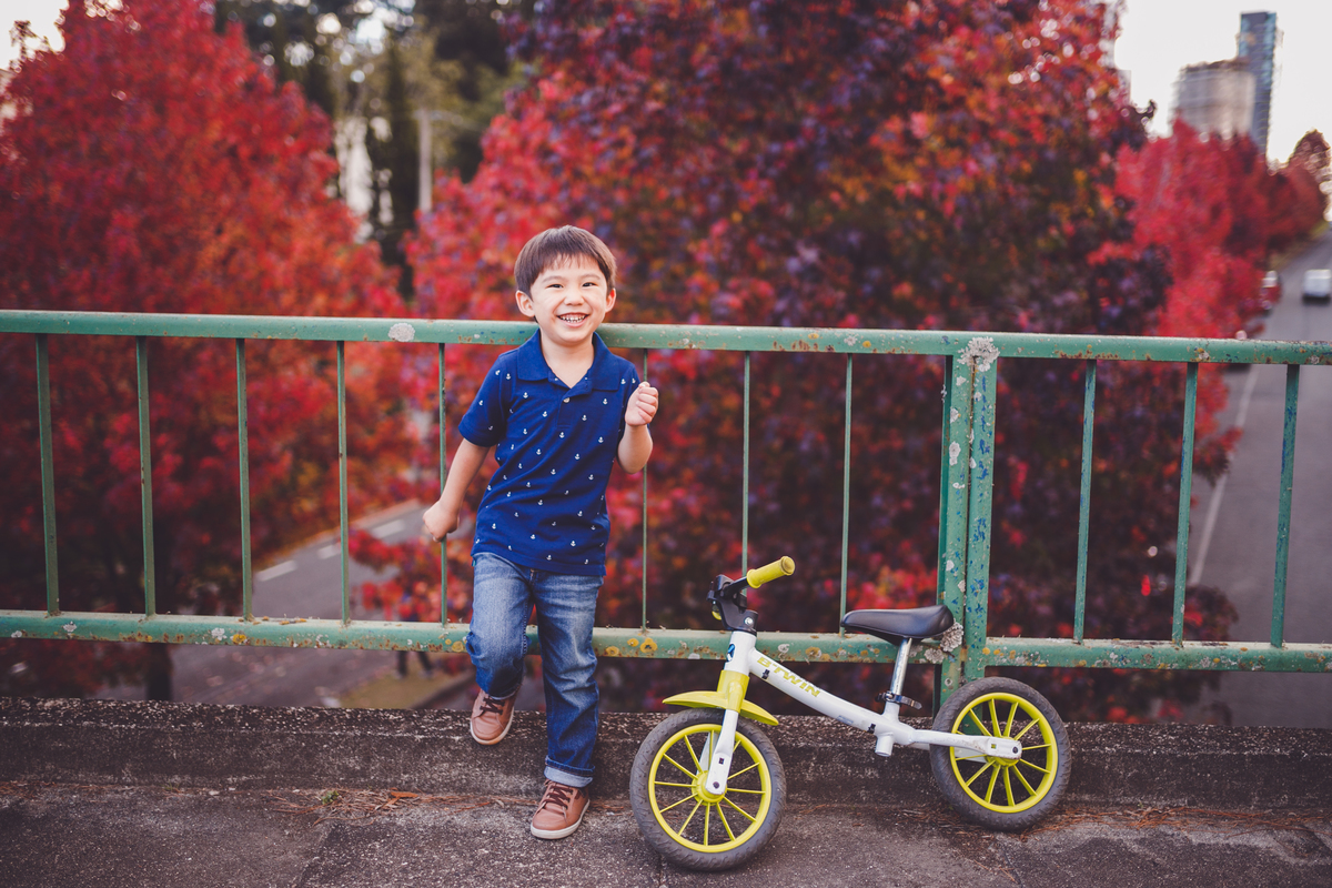 fotografa familia curitiba - ensaio outono canaleta onibus