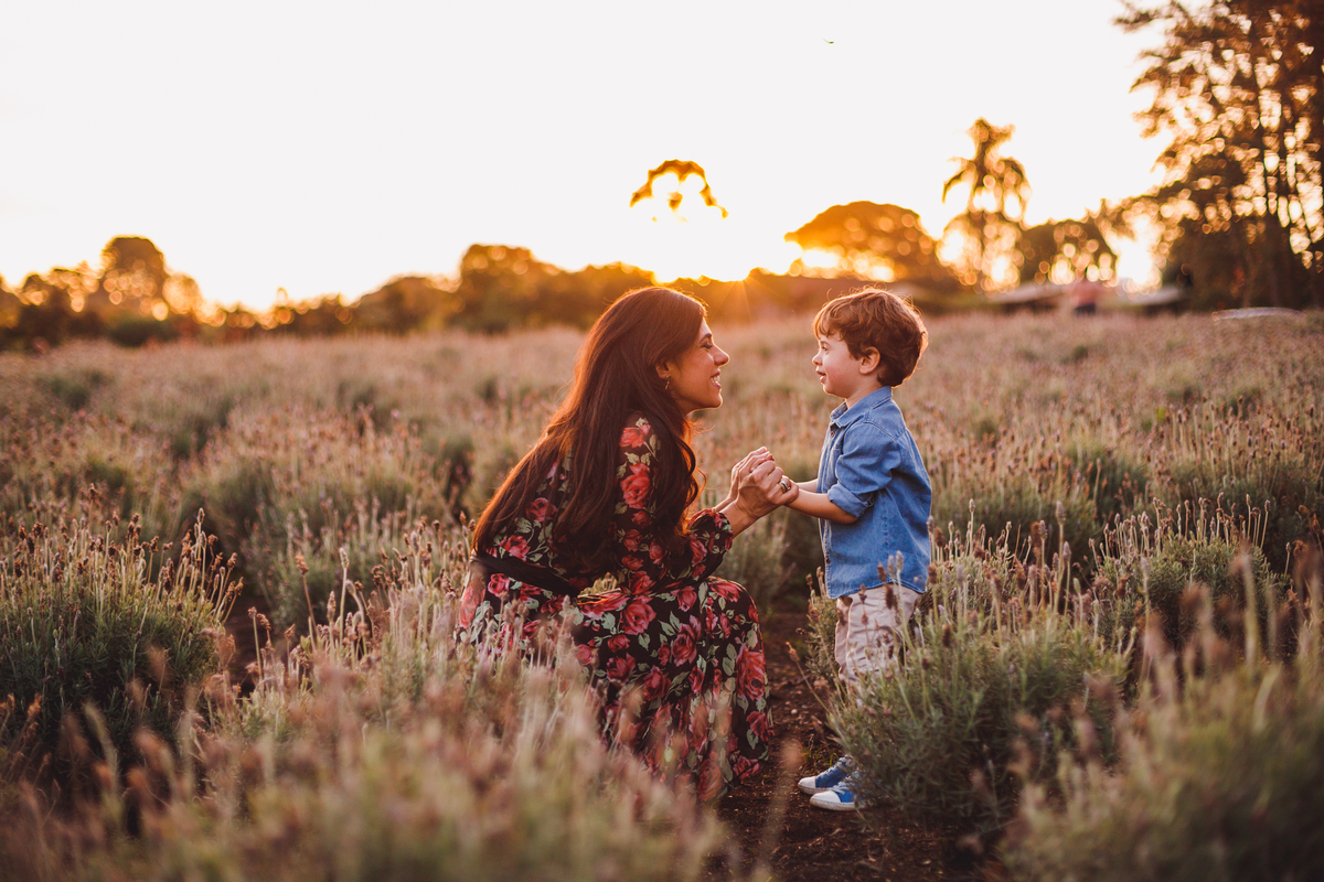 fotografa familia curitiba - ensaio Lavandario externo menino bebe
